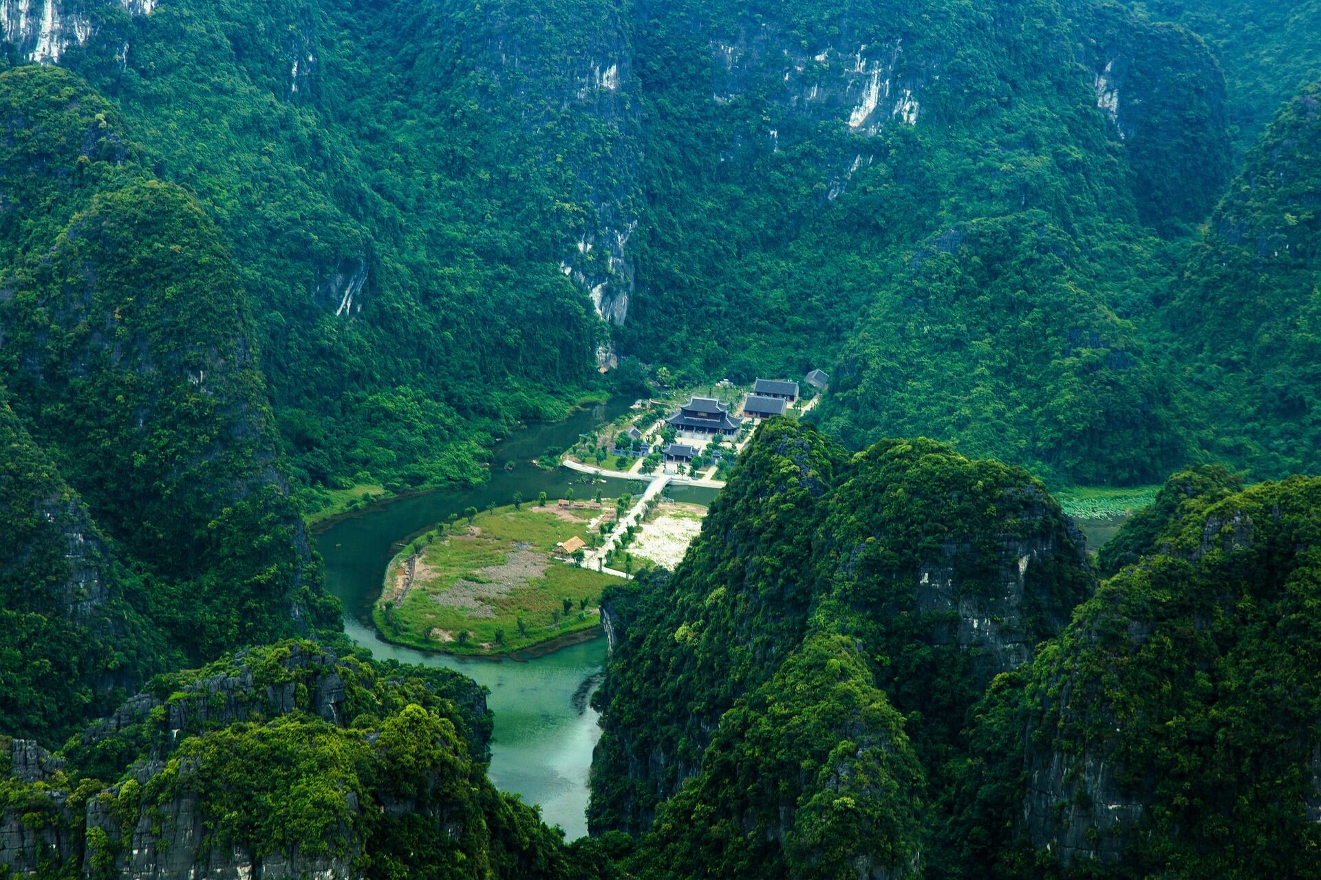 Immerse in Vietnam’s natural heritage with visa-smart planning